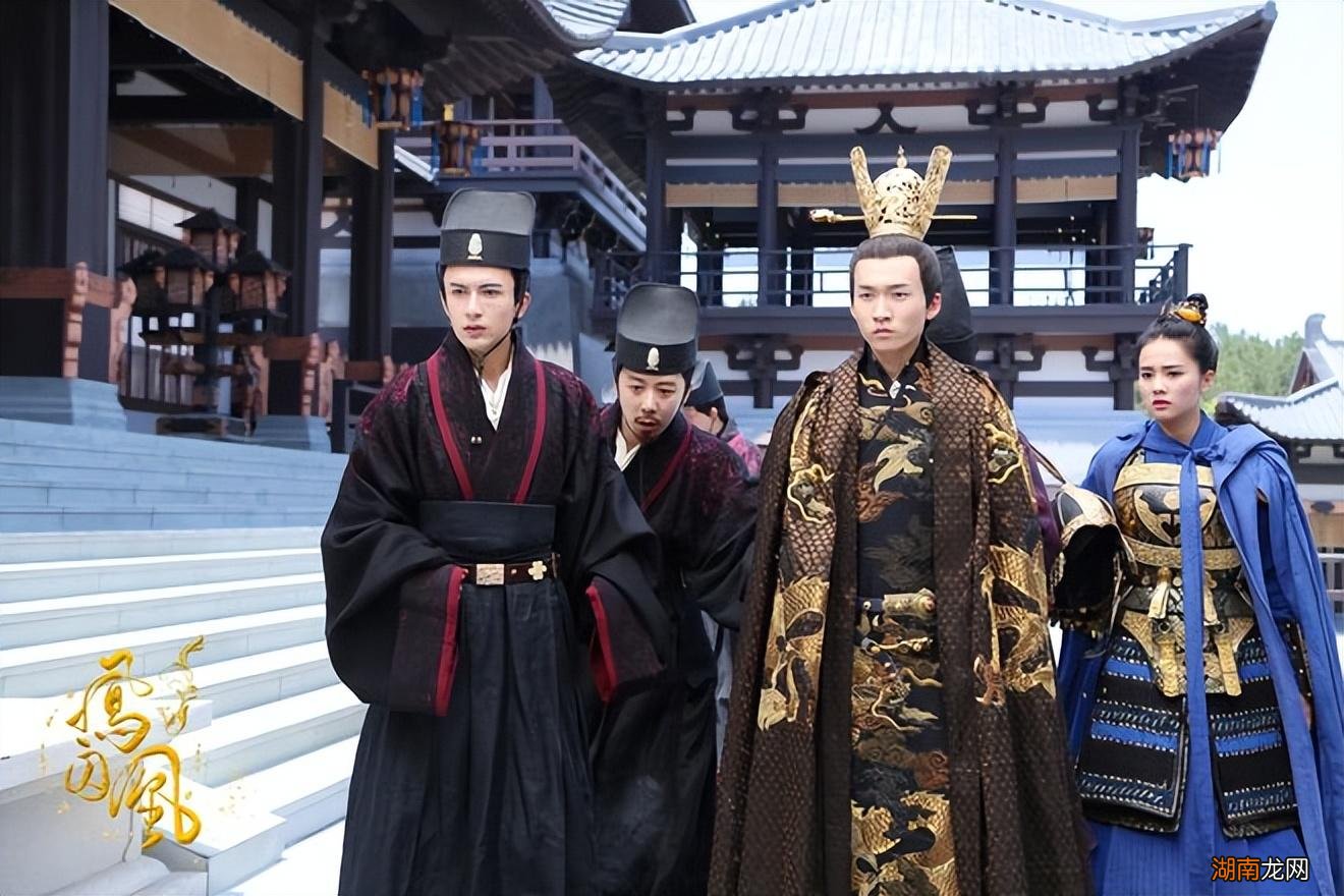 演员石云鹏出道18年拍过无数正剧 姓石的明星名字