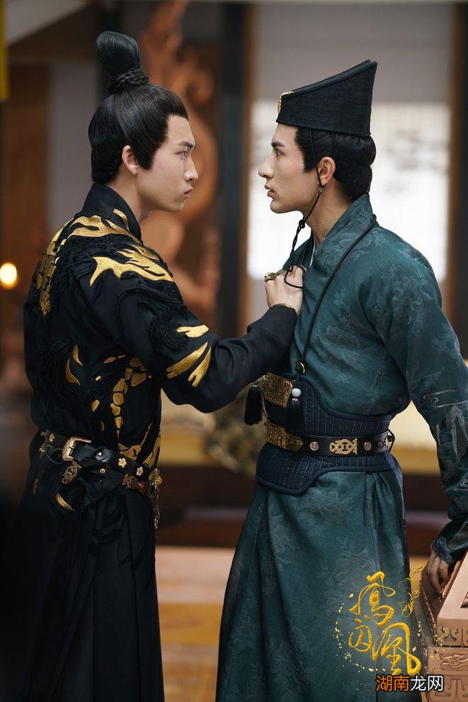 演员石云鹏出道18年拍过无数正剧 姓石的明星名字