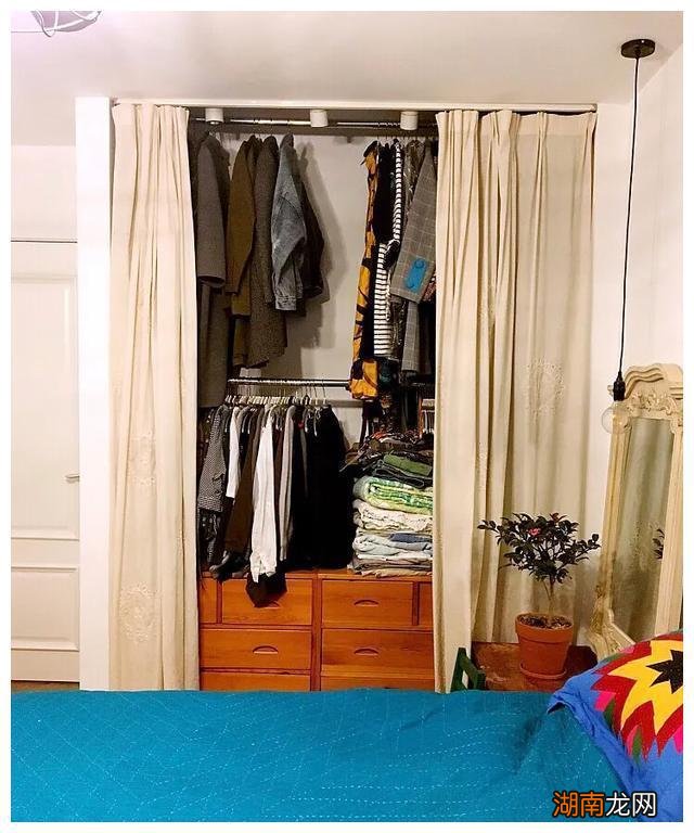 上海发现一位屋主的家,摆满二手旧家具,以绿植为伴,好美好治愈