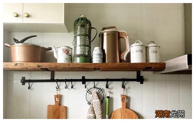 上海发现一位屋主的家,摆满二手旧家具,以绿植为伴,好美好治愈