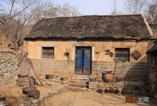 宁叫鬼把门，不叫鬼撵人是什么意思