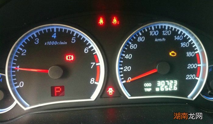 排气系统故障灯亮还能正常开吗