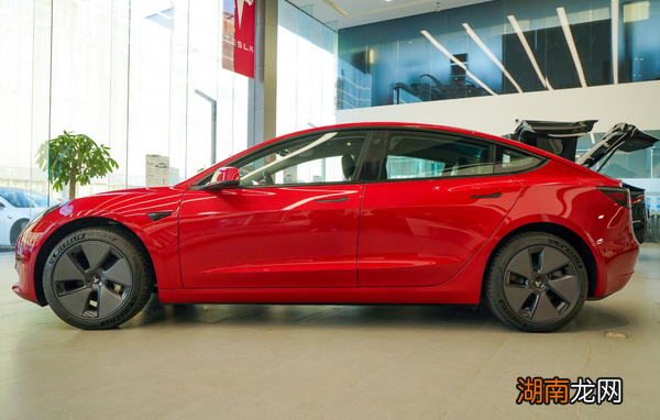 特斯拉多少钱一辆