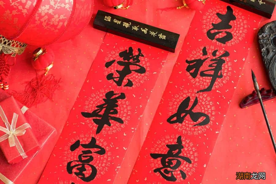 先贴左边还是先贴右边 贴春联哪边是上联哪边是下联