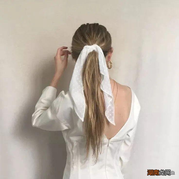 清凉又好看的发型 夏天清爽发型女扎法简单易学