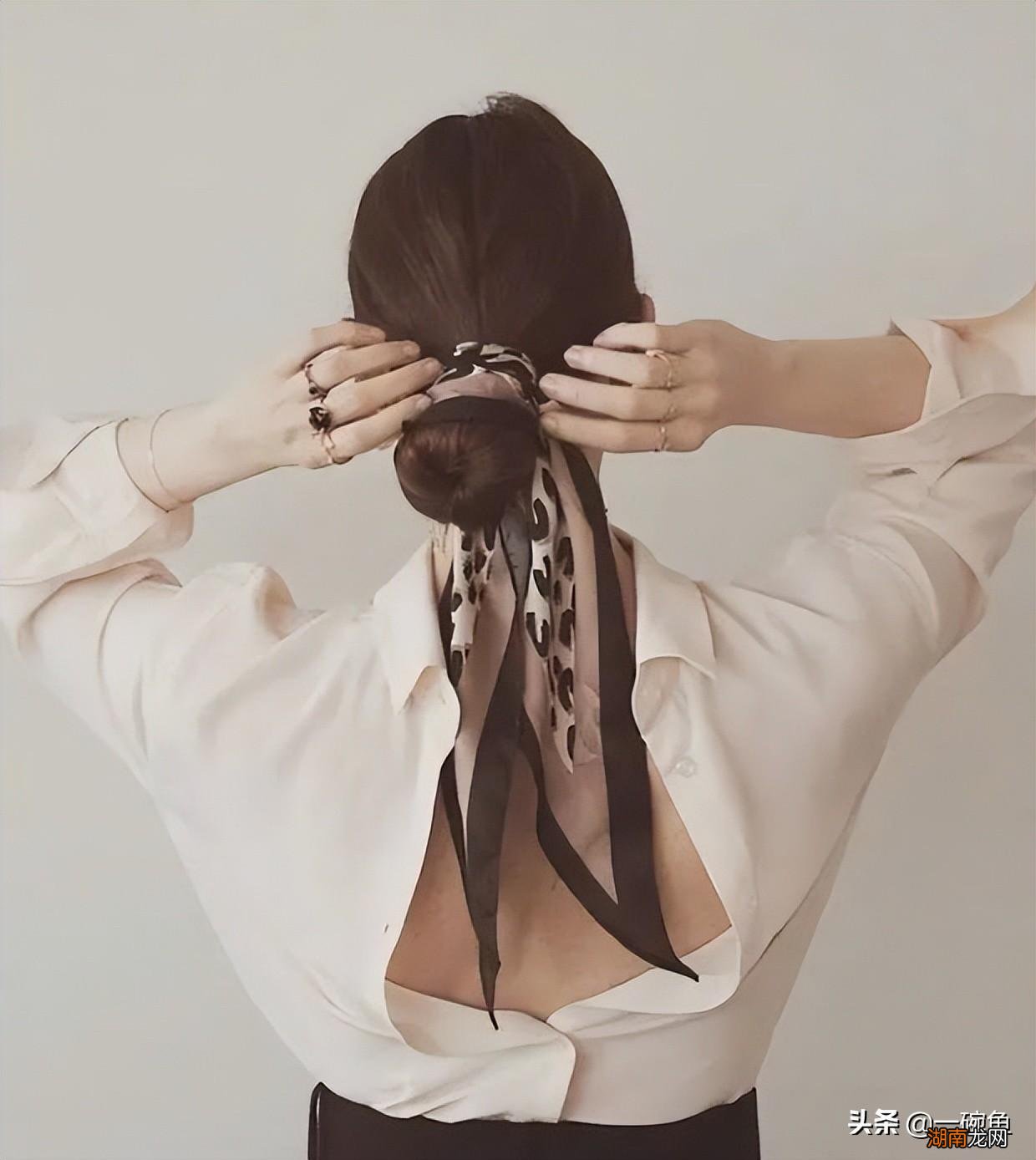 清凉又好看的发型 夏天清爽发型女扎法简单易学