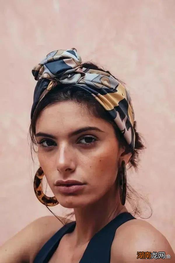 清凉又好看的发型 夏天清爽发型女扎法简单易学