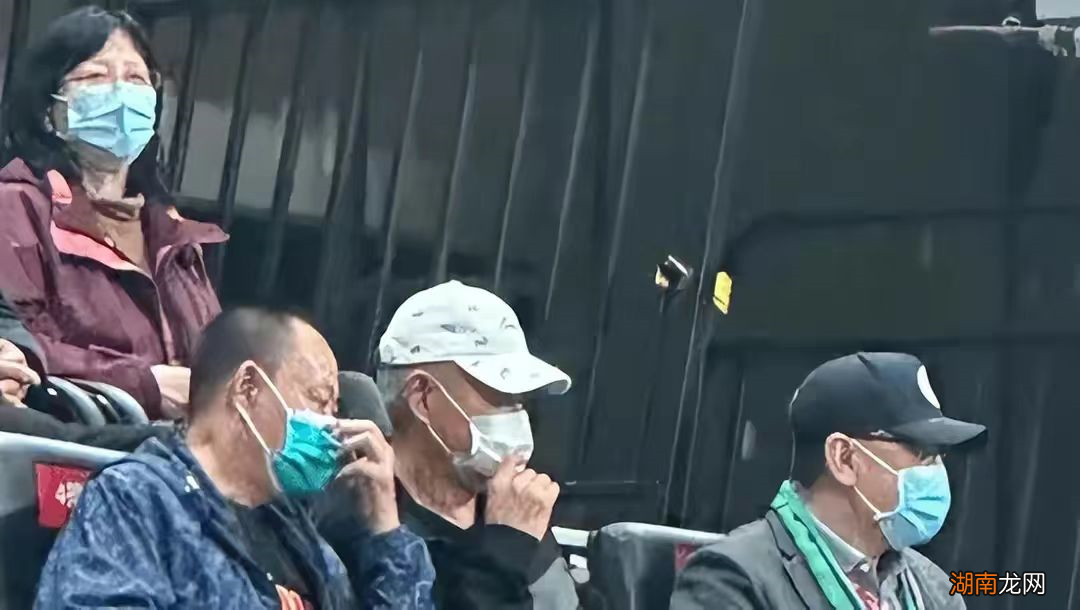 66岁赵本山现身CBA决赛 赵本山今年多大岁数身体状况如何