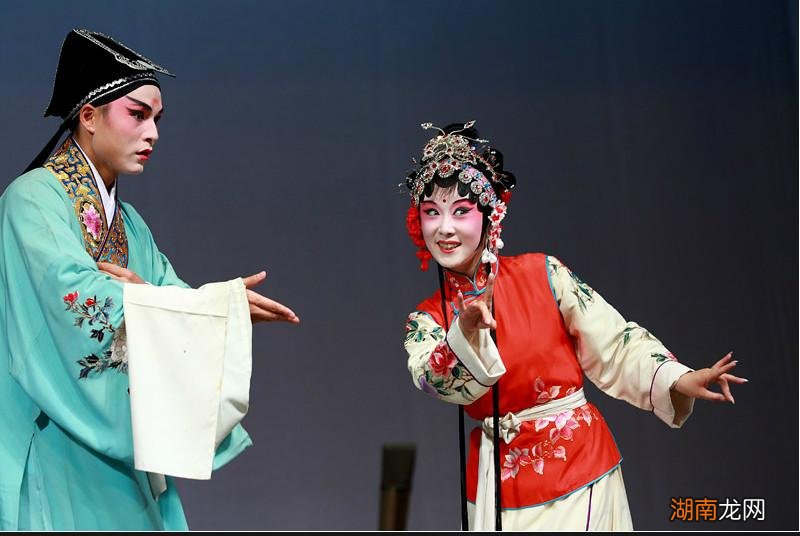 昆曲的曲词典雅、行腔婉转及表演细腻 百戏之祖是哪个戏种