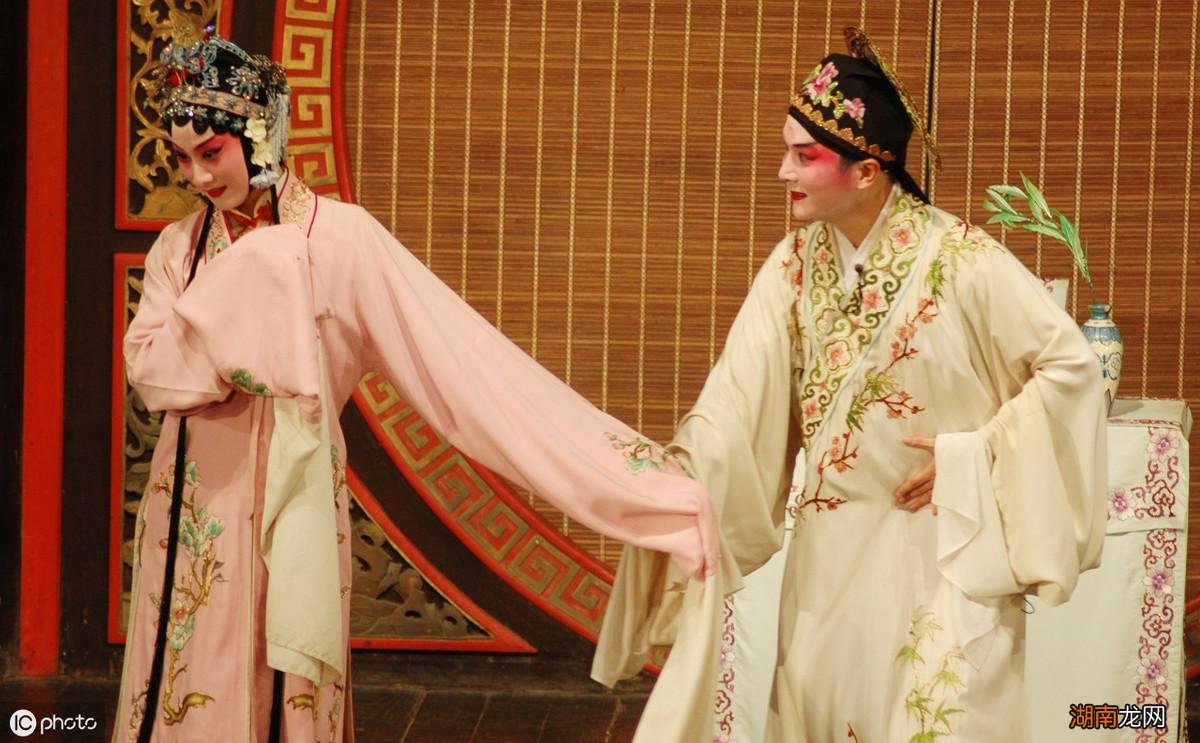 昆曲的曲词典雅、行腔婉转及表演细腻 百戏之祖是哪个戏种
