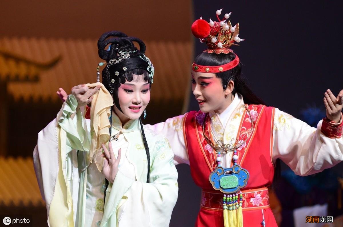 昆曲的曲词典雅、行腔婉转及表演细腻 百戏之祖是哪个戏种