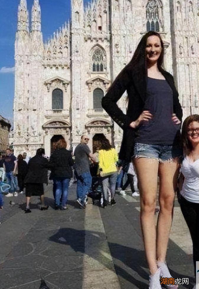 苏丹马努特·波尔腿长1.54米 世界上最长的腿有多长