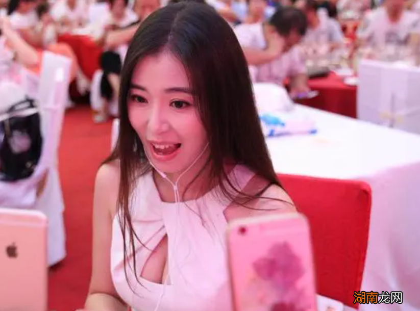 网红张开凤的出道及成名经历 张开凤的个人资料简历