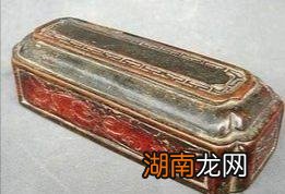 解释惊堂木的含义和来源 惊堂木是什么意思