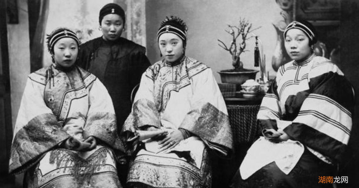 法国摄影师下满族女子颜值高 为什么满族人长得漂亮的原因