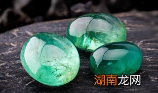 翡翠里面裂纹 翡翠的纹裂怎么形成的