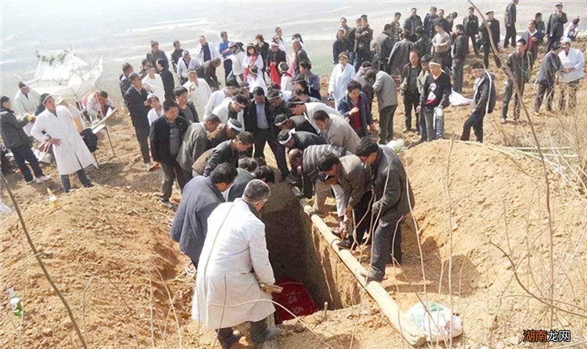 新坟三年不立碑是什么意思 新坟前三年有什么讲究