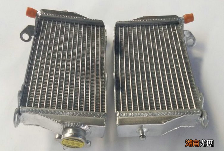 汽车水箱可以直接加自来水么