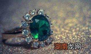 翡翠能不能长期泡鱼缸 翡翠为什么放鱼缸