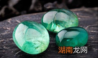 铁龙生翡翠属于什么档次 怎么分辨铁龙生和翡翠