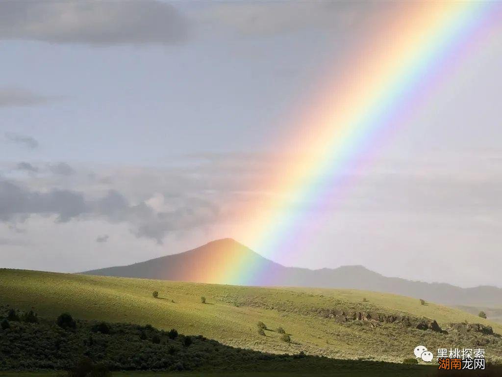 天空的日晕是如何形成的 日晕和彩虹有什么区别