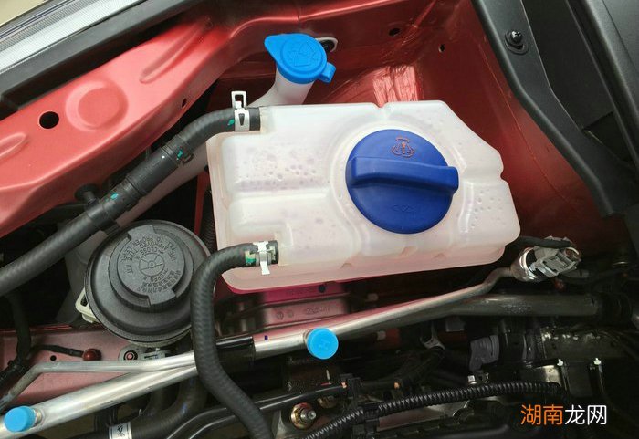 玻璃水可以用洗洁精水代替吗