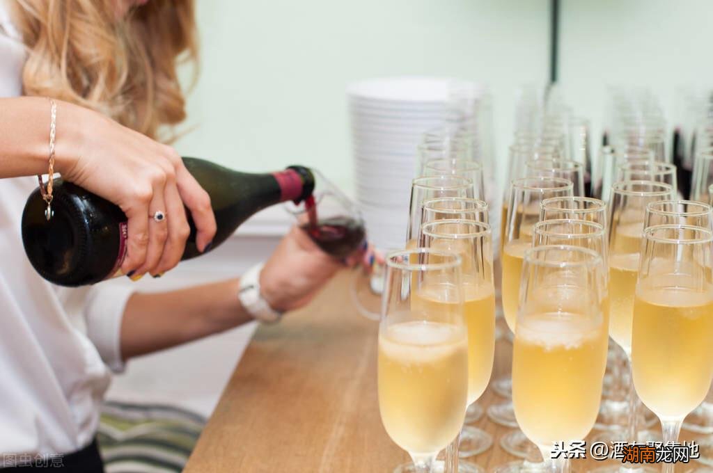 气泡酒和香槟有啥区别 气泡酒属于什么酒类