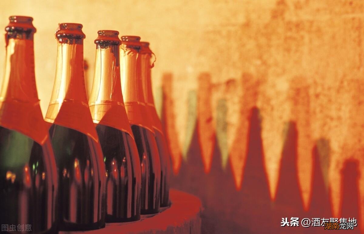 气泡酒和香槟有啥区别 气泡酒属于什么酒类