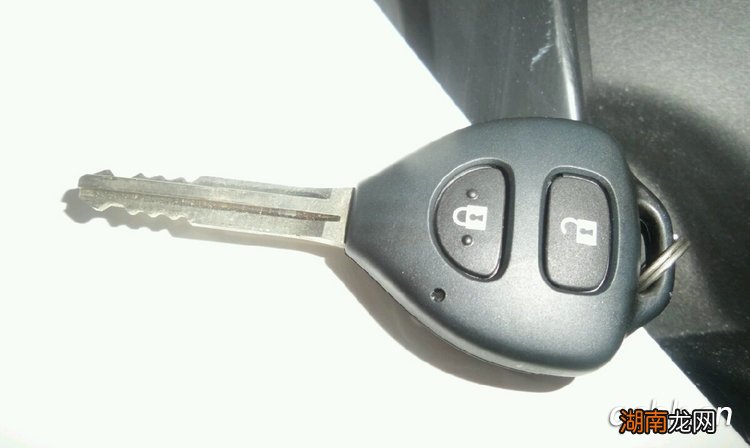 车钥匙进水了还能用吗