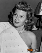 安迪为什么要丽塔海华丝？结局又是什么样的？