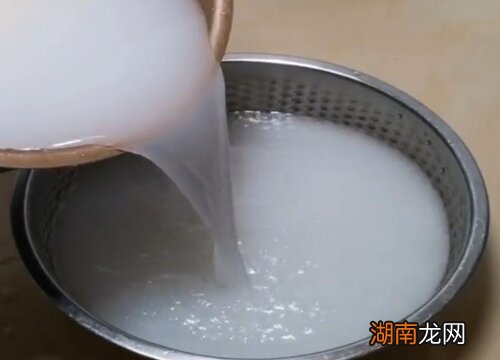 分享自制花肥简单方法 自制万能花肥营养液配方