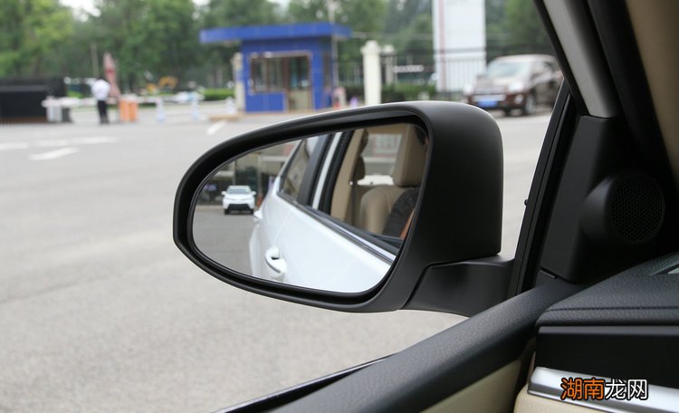 丰田卡罗拉后视镜拆卸教程