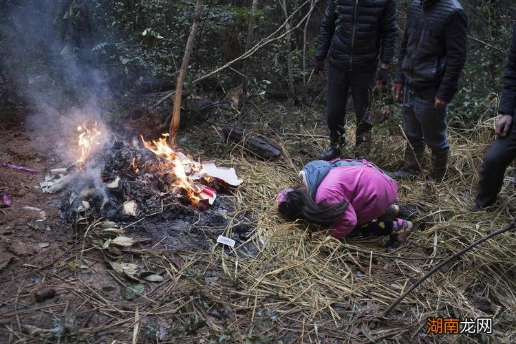 老人死后女儿要注意点 女儿为什么不能给父亲烧纸