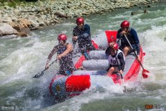 夏天野外漂流谨记这些注意事项  漂流要不要穿泳衣