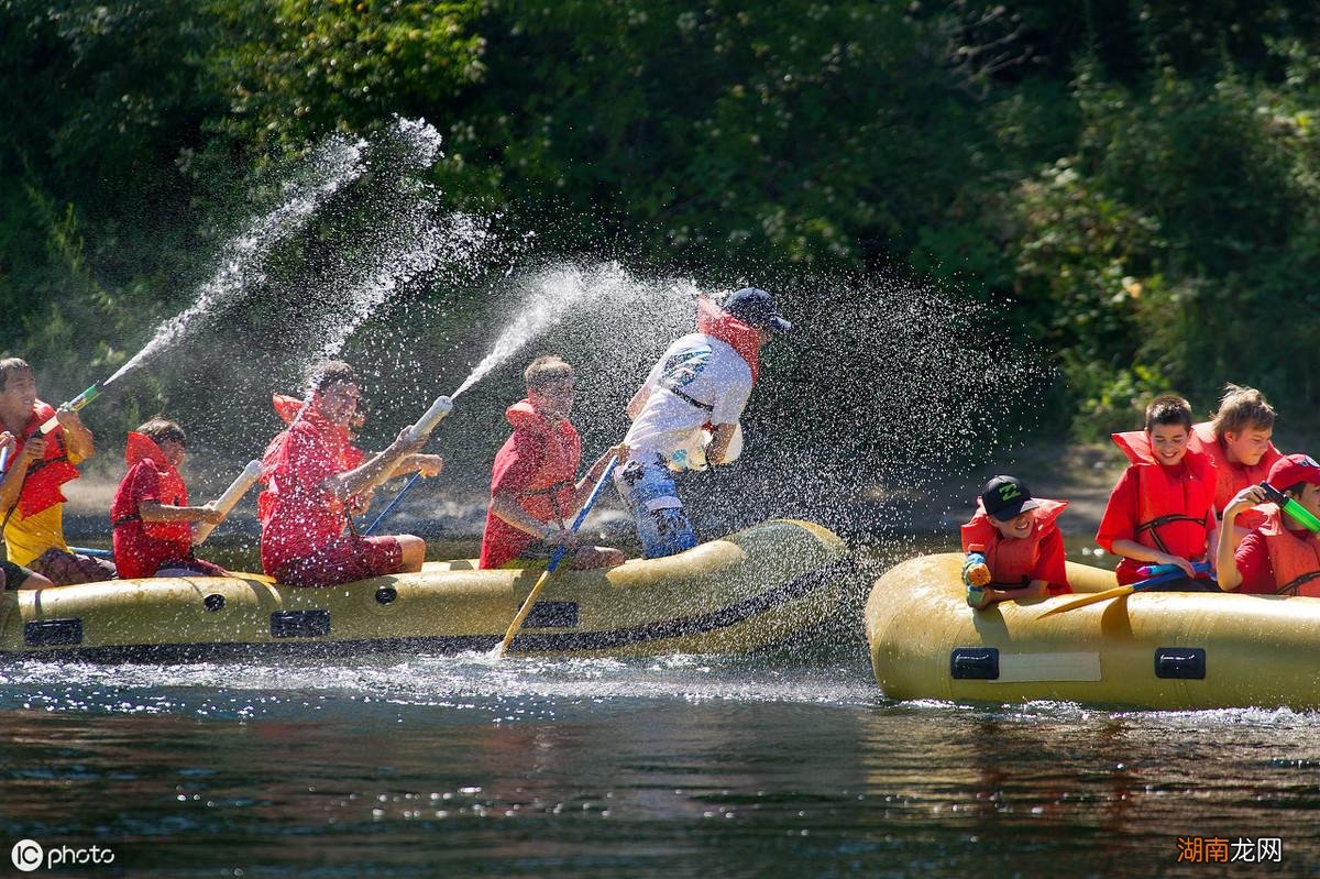 夏天野外漂流谨记这些注意事项 漂流要不要穿泳衣