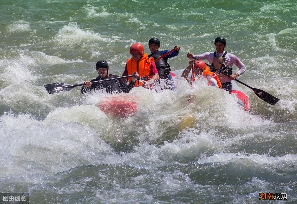夏天野外漂流谨记这些注意事项 漂流要不要穿泳衣