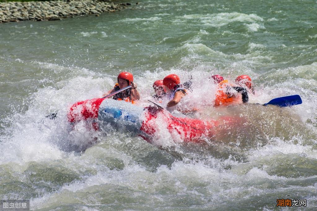 夏天野外漂流谨记这些注意事项 漂流要不要穿泳衣