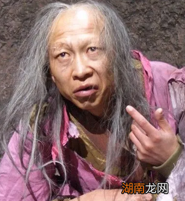 裘千尺比公孙止大几岁?什么时候出生的?