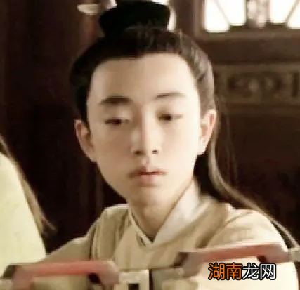 智能儿和秦钟差几岁？相差很大吗？