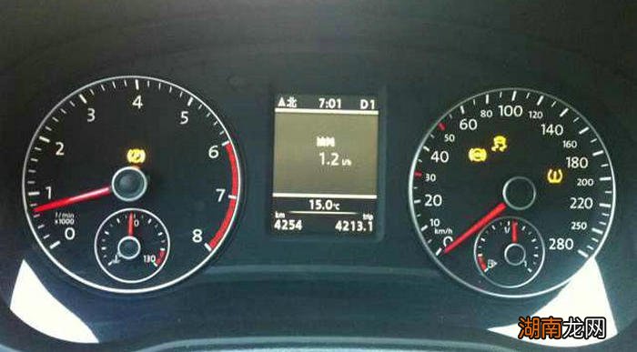 奥迪驻车制动故障灯亮怎么办