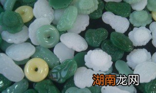 男孩应该戴什么翡翠 翡翠适合男生佩戴的图案