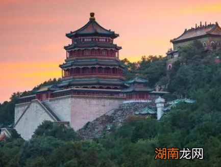 同样都是清朝皇家园林，为什么烧圆明园不烧颐和园