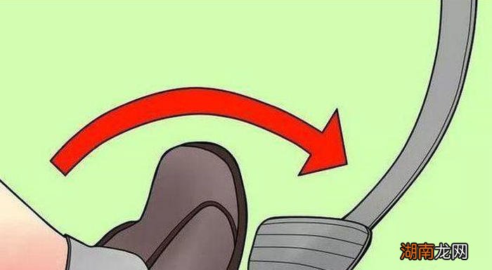 不踩离合器换挡的危害有哪些