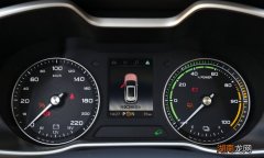 发动机转速表一般在多少是正常