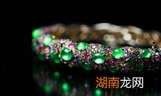 男的戴翡翠带什么 男生戴什么翡翠