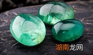 冰种翡翠和糯种翡翠哪种更好 天然冰糯种翡翠怎么样