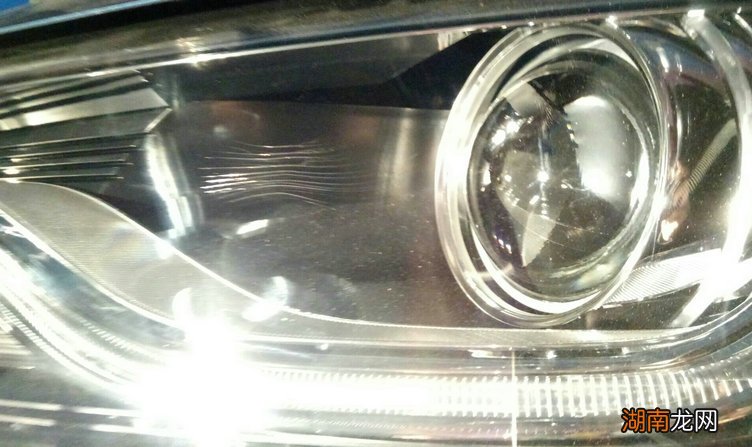 汽车大灯壳裂了怎么修复