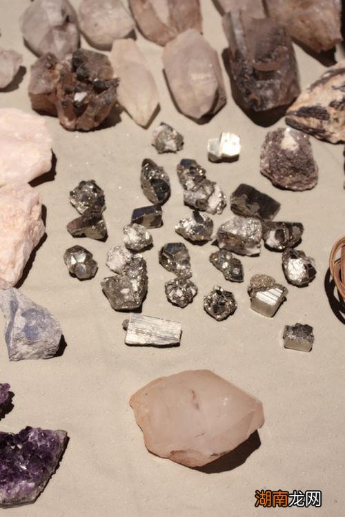 水晶是怎么形成的简单介绍