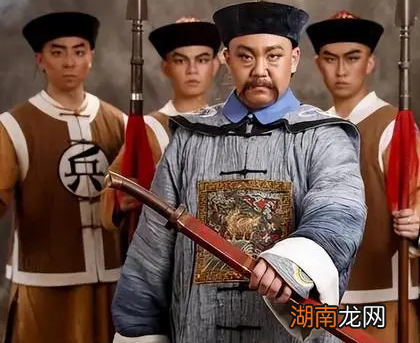 清朝士兵衣服上有兵,勇,丁,卒四字 他们的待遇有什么不同