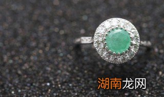 翡翠有瑕疵怎么说,翡翠有瑕疵怎么办